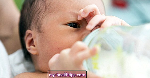Hier ist der Grund, warum Sie die Flasche Ihres Babys nicht stützen sollten