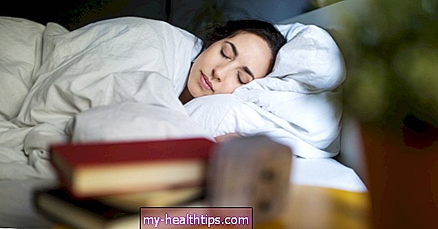 Како спавати на боку, а да се не пробудите са болним леђима или вратом