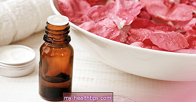 Usos y beneficios del agua de rosas para el cabello