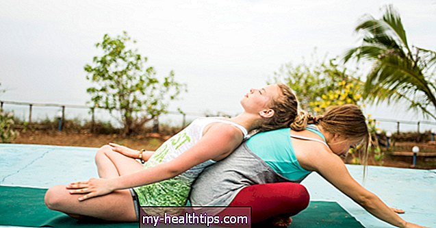 Išbandykite tai: 21 partnerio joga kelia ryšį, kol jūs auginate raumenis