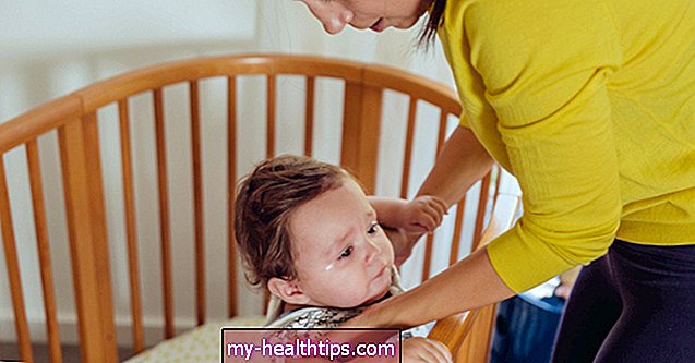 जब मेरा बच्चा बुखार होता है तो वह क्यों नहीं फेंकता है?