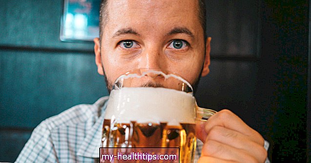 Por qué le da hipo al beber (y cómo detenerlo)