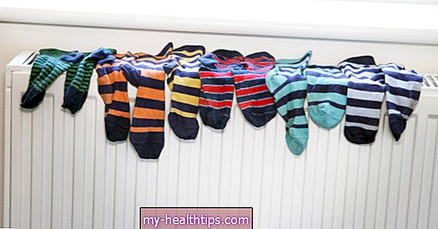 Ar nešiojant šlapias kojines prie lovos bus peršalimas?
